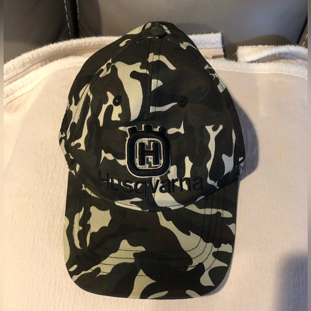 Husqvarna camouflage cap